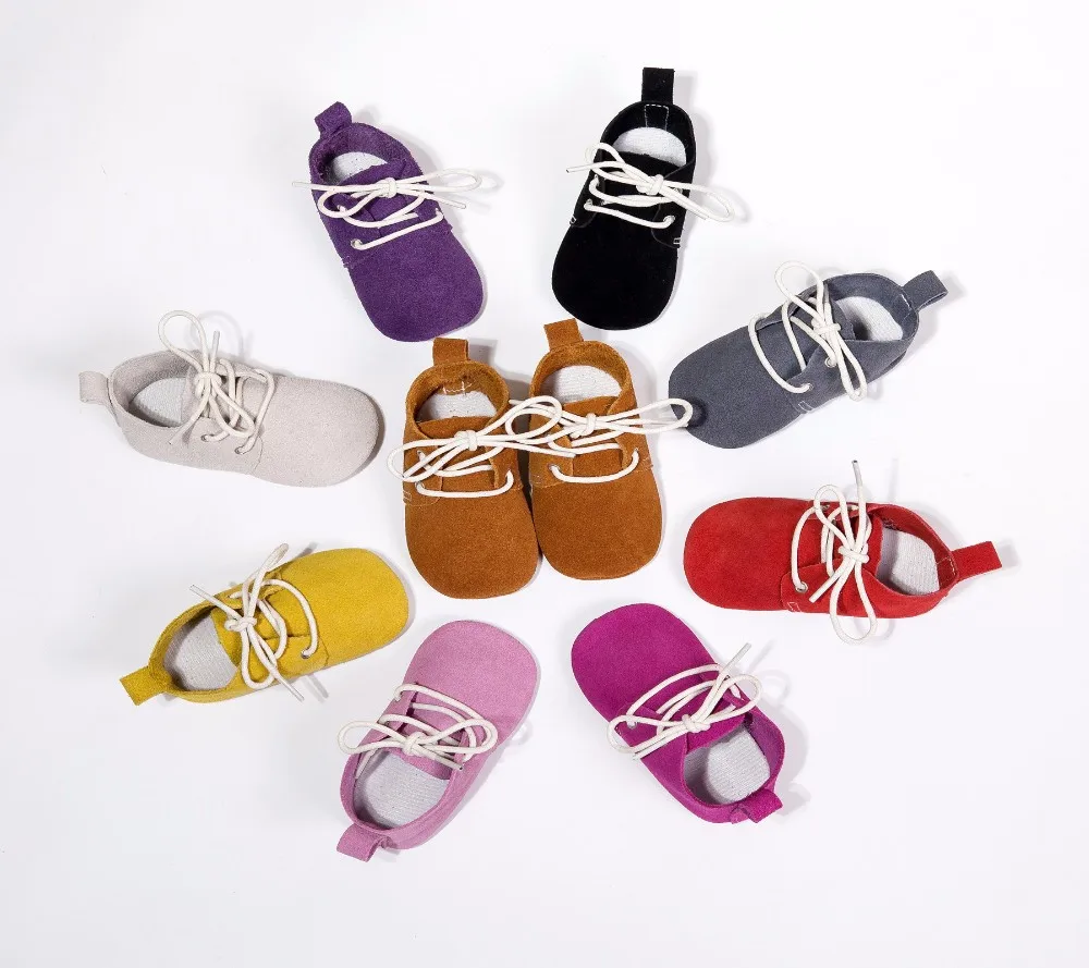 Модная обувь из натуральной кожи новорожденных Для маленьких мальчиков девочек Мокасины Prewalkers спортивные кроссовки на шнуровке мягкой