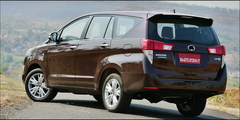 30087_INNOVA_CRYSTA_1rear