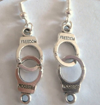 

Hot 40Pair/lot Vintage Silver Handcuffs Charms Pendants Dangle Earrings Accessories DIY Fashion Womens Jewelry Unique Gifts A936