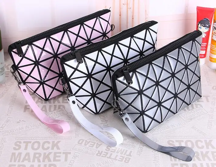 

Geometric Zipper Cosmetic Bag Women Laser Flash Diamond Leather Makeup Bag Ladies Cosmetics Organizer