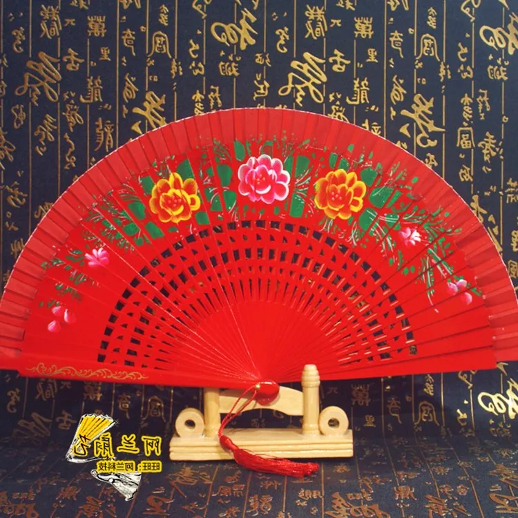 Новые продукты Cheongsam красный Craft Ladies'Folding Fan окрашенный деревянный полый двухсторонний вентилятор страстный испанский танец