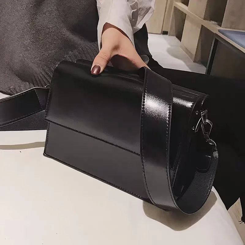 

The new women's bag tide simple wide shoulder belt slant slant small square bag women chain hundred shoulder bag