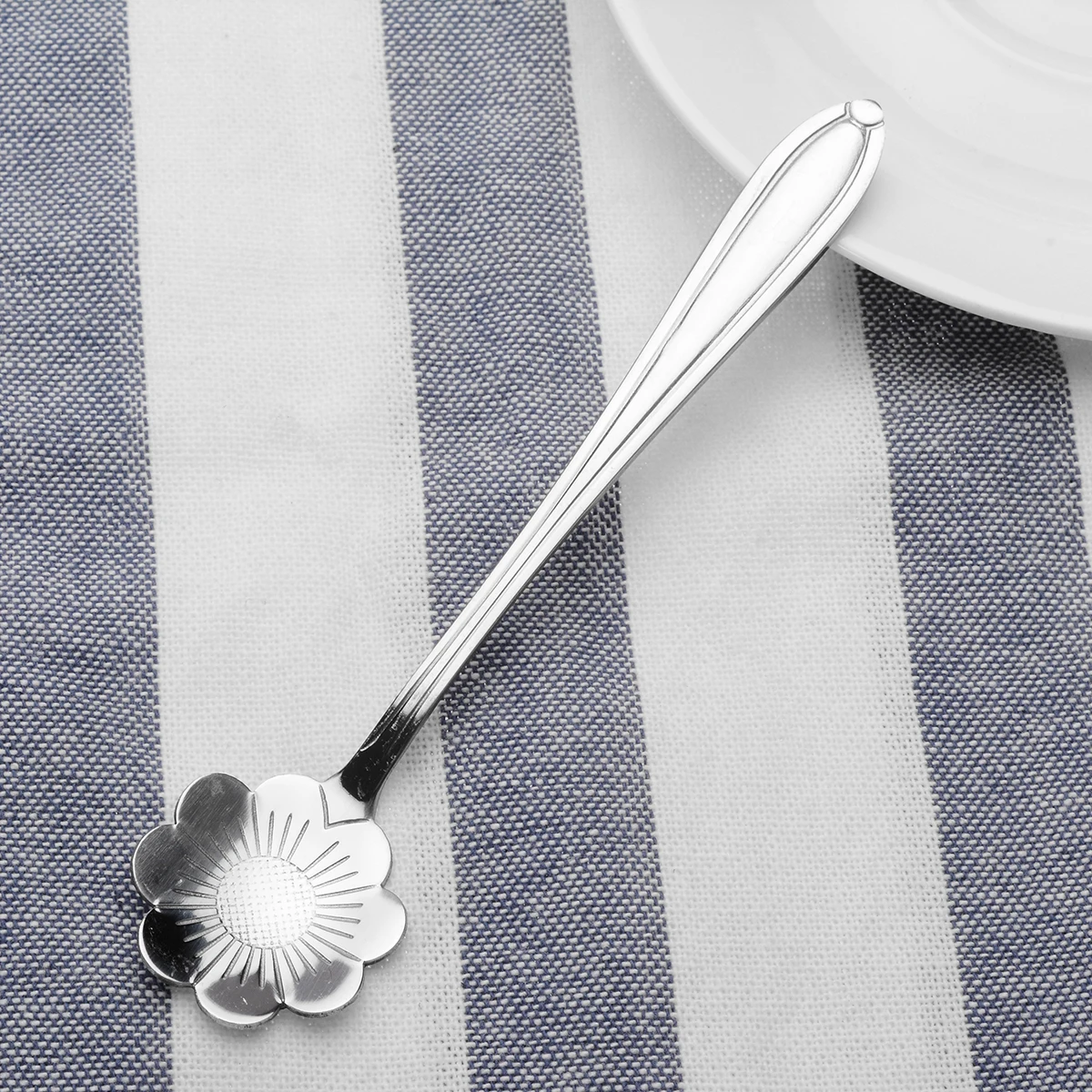 5pcs Stainless Steel Flower Shape Coffee Spoon High Quality Tea Spoon Ice Cream Coffee Scoop Set Handle Flower Decor