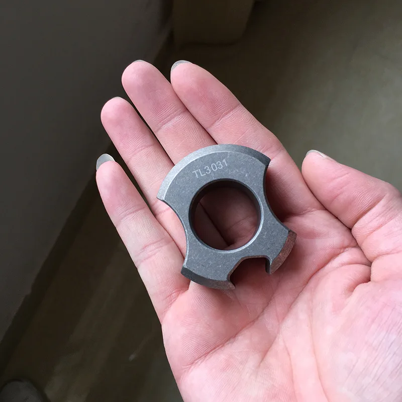 

EDC titanium alloy multipurpose two holes Tools meteorite keychain outdoors tools Titanium spinner Survival kit