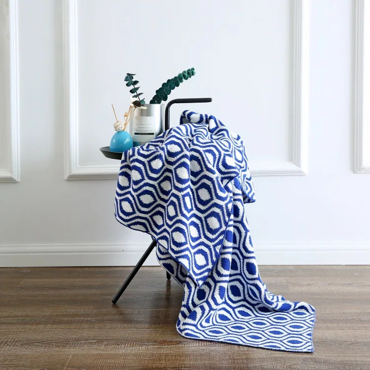 Fashion Embossed Flannel Blanket Fleece Airplane Blankets Sofa Travel