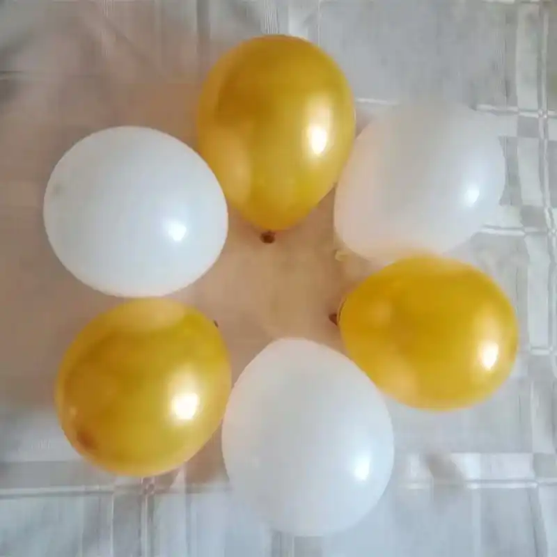 small gold balloons