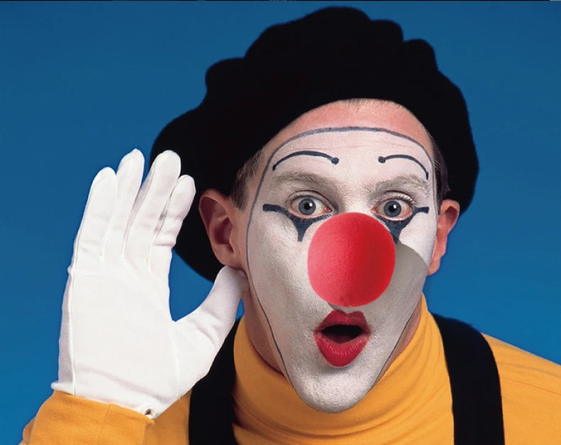 клоун с большим носом. нос клоуна. клоунский нос накладной. клоуны классика. нос клоуна.