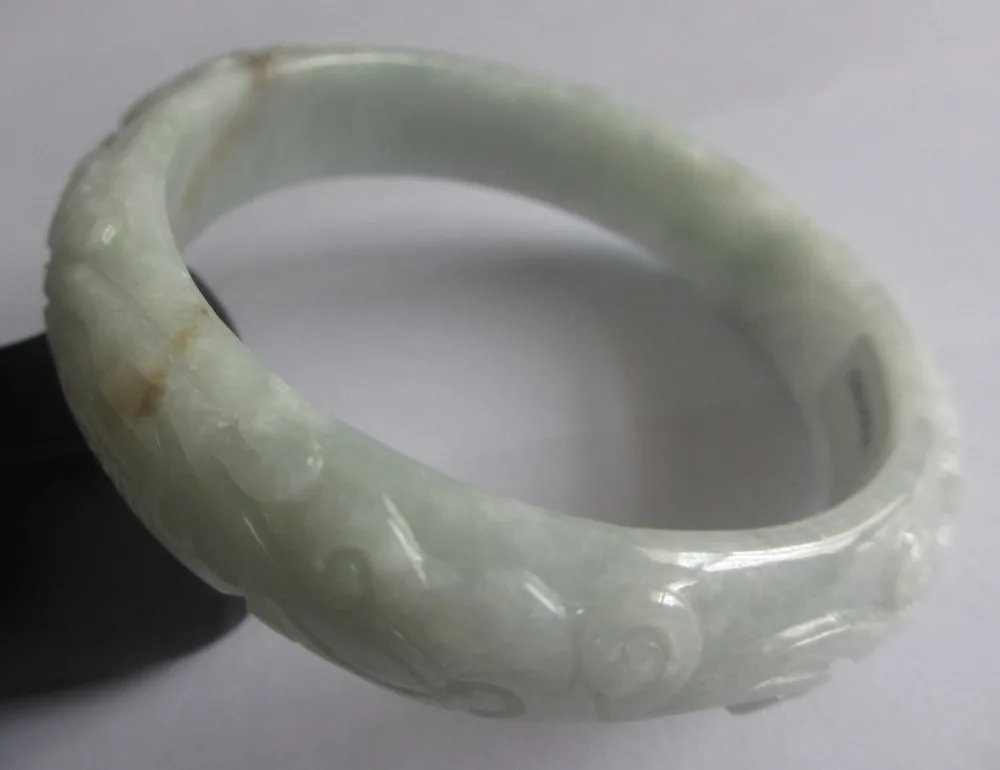 

2772 NATURE GRADE "A " CARVING GREEN JADE JADEITE WHITE BLACK BRACELET