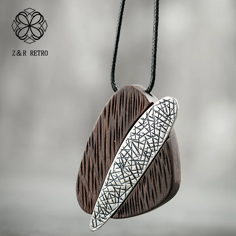 

Handmade Unique Design Pendant Necklaces Vintage Sandalwood Women Sweater Chain Wooden Jewelry New Fashion Big Pendant Wholesale