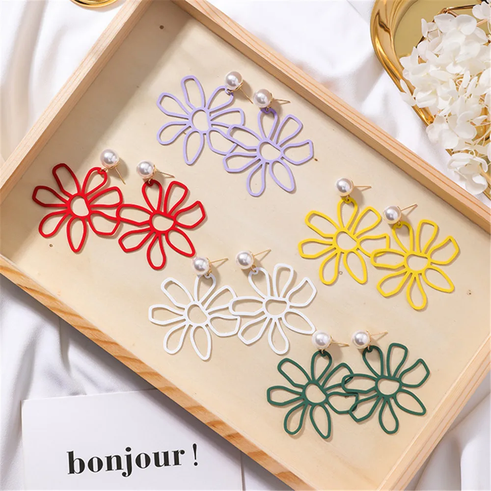 

Japan Korean Sweet Hyperbolic Solid Hollow Flower Pearl Fresh Woman Girls Dangle Drop Earrings Fashion Jewelry-MSE
