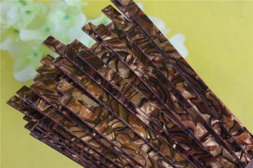 

PVC white color 5 STRIP COFFEE PEARL CELLULOID BINDING,Measures 2mm x 1.5mm thick and 1650mm