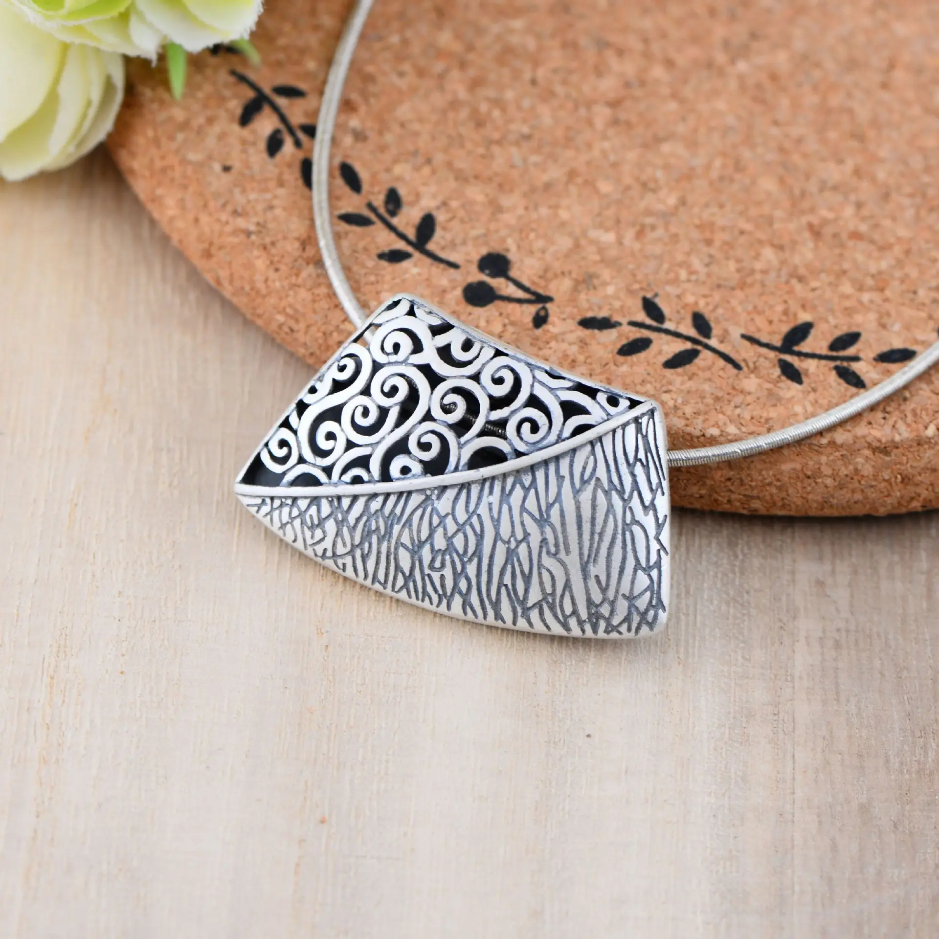 

925 Sterling Silver Retro Handbag Necklace Pendant for Women Thai Silver Fine Jewelry Gift CH046872
