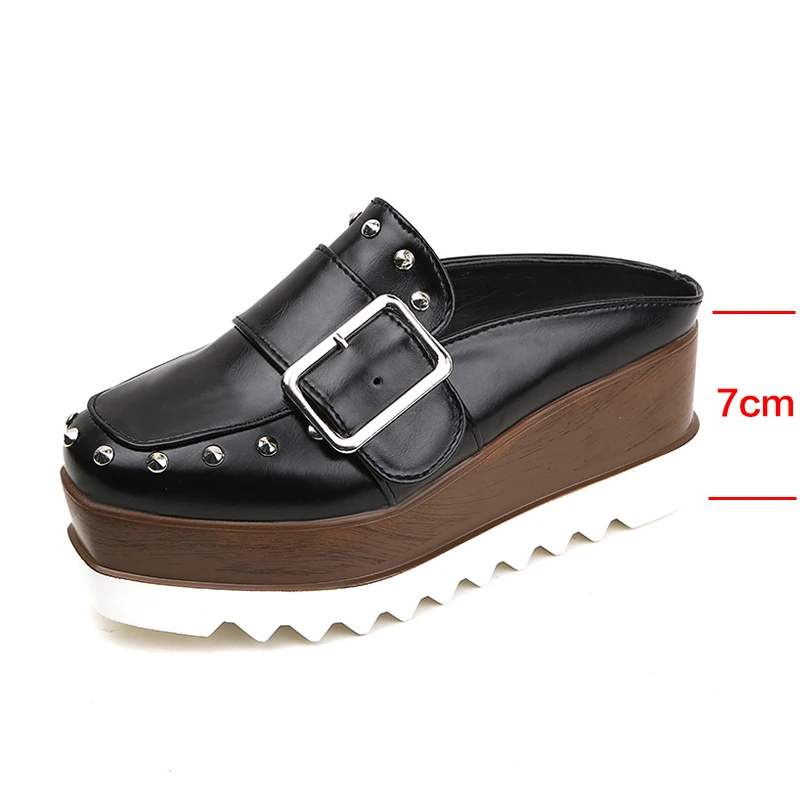 Винтажные женские туфли на плоской платформе; Туфли-оксфорды в британском стиле на толстом каблуке с пряжкой и заклепками; женские лоферы; повседневная обувь