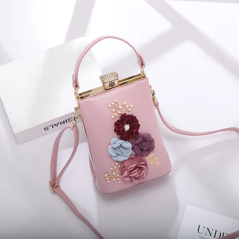 

2019 Pearl Flower Hand Bag Women Crystal Evening Bag Metal Clutches Handbag Bridal Wedding Purse Dinner Package Lady Dress Bag