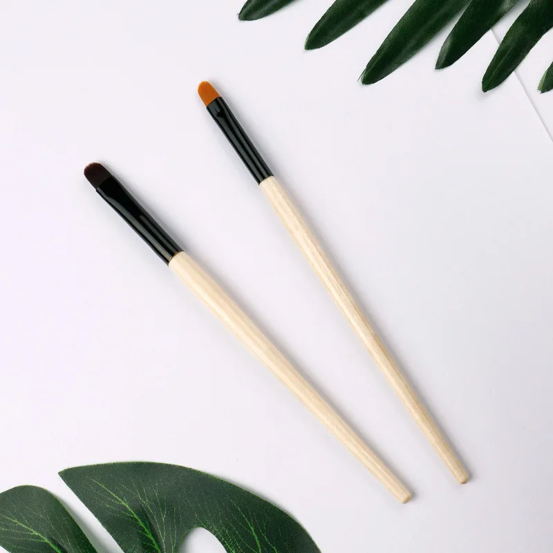 

Professional eye nose Concealer brush Cover up spots Trumpet concealing brush ink brush Professional cosmetic tool brush 1 pcs