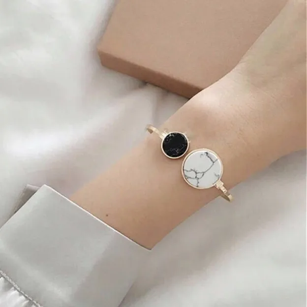 Трендовые простые классические асимметричные черно-белые мраморный искусственный камень браслеты с открытой регулировкой браслеты для женщин