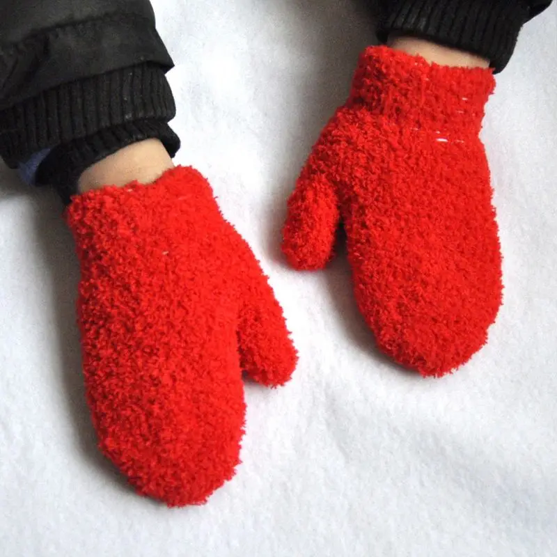 Детские зимние теплые утолщенные плюшевые перчатки из искусственного флиса на палец, однотонные вязаные варежки ярких цветов, гетры на запястье