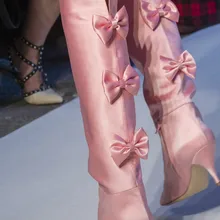 Sestito/Новинка г.; очаровательные женские сапоги до колена с бантом сзади; женские модельные туфли с острым носком на тонком среднем каблуке; обувь для подиума