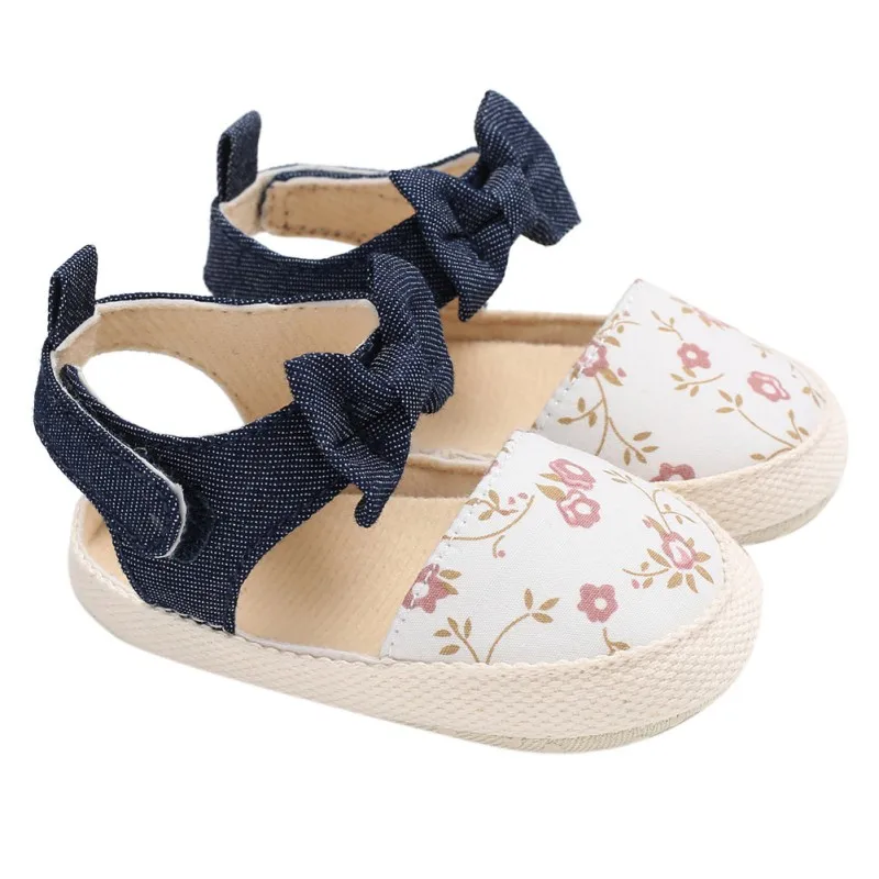 Летняя обувь принцессы для маленьких девочек; сникерсы на мягкой подошве с цветочным принтом и бантиком для малышей 0-18 месяцев