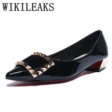 Дизайнерские Роскошные Брендовые женские туфли-лодочки брендовые леопардовые туфли на меху с заклепками повседневная обувь из лакированной кожи красного цвета на плоской подошве женская обувь черного цвета