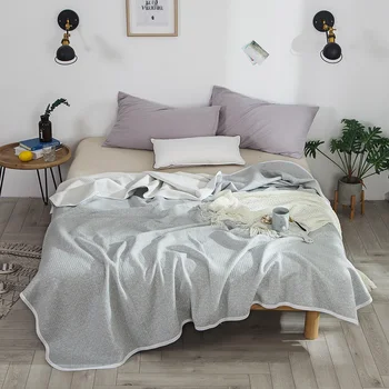 

The solid color knit cotton blanket suitable for adults and children in the environment of air conditioning, nap and leisure