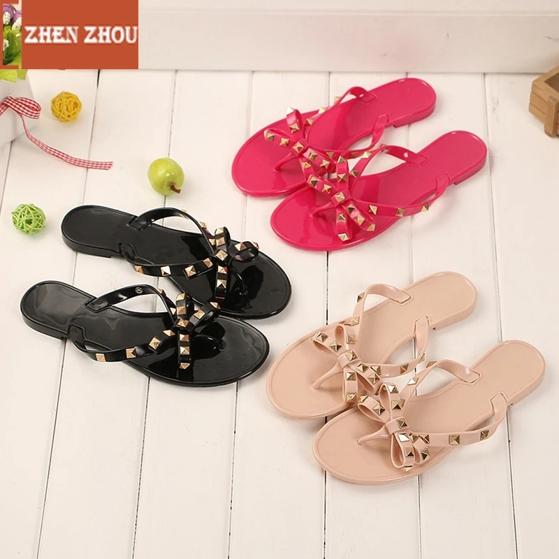 

2018 fashion women sandals flat jelly shoes bow V flip flops stud beach shoes summer rivets slippers Thong sandals nude