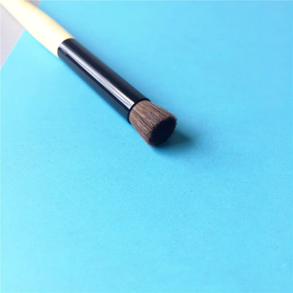 Bobbi Brown Eye Contour Brush _ 3