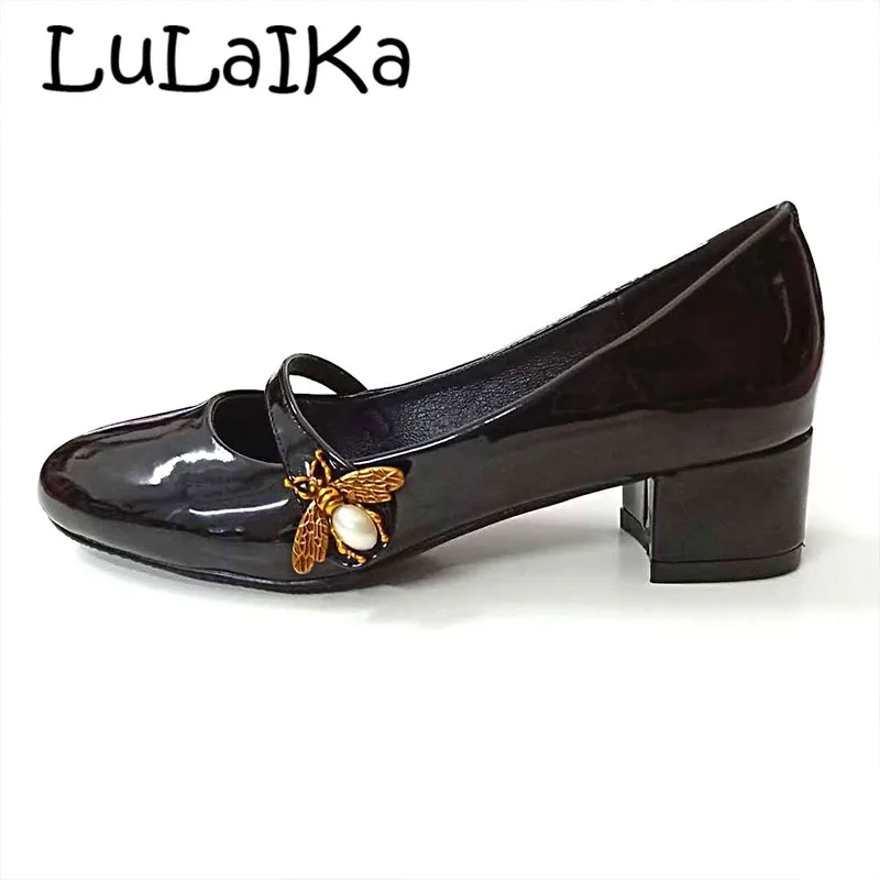 

2018 Spring Autumn Metal Decorative Bee Shallow Mouth Pointed Soft Bottom Casual Sexy Comfortable Breathable Woman High Heel 5cm