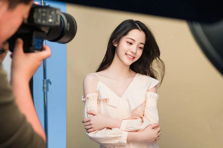 Ouyang Nana Star Same Summer Women's Lotus Leaf V-collar с наплечниками французские платья для меньшинств для года