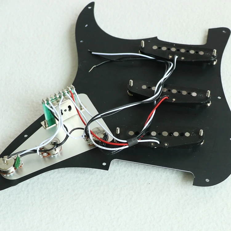 black pickguard.1