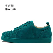 Qianruiti/Модная Мужская Вулканизированная обувь; Низкие кроссовки с шипами; замшевая обувь с заклепками; zapatos casuales для тенниса; masculino's sport