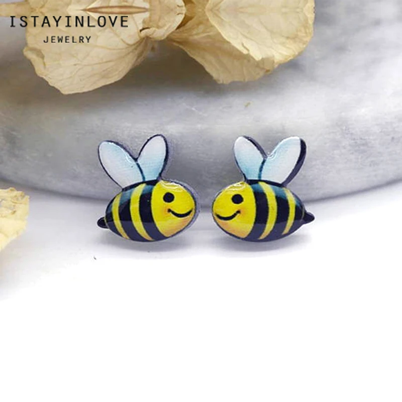 

ISTAYINLOVE JEWELRY Laser Cut Vivid Animal Jewellery Mini Acrylic Resin Bee Stud Earrings with Silver Earring Stoppers AR099