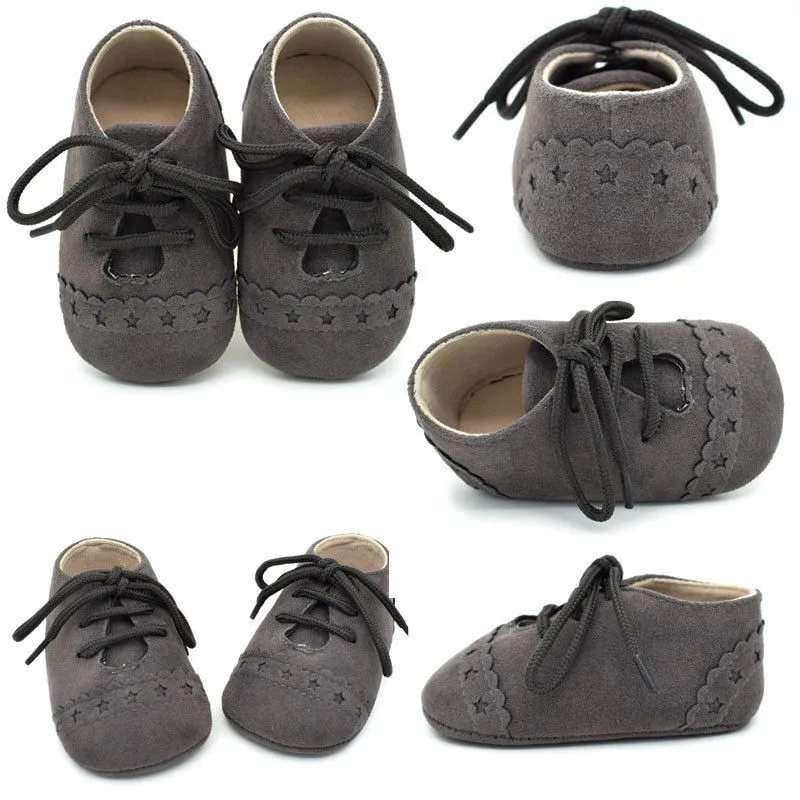 Новинка года; брендовые туфли для младенцев с мягкой подошвой для маленьких мальчиков; кроссовки в стиле ретро; размеры для новорожденных до 18 месяцев