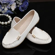 Новинка года; мягкая женская повседневная кожаная обувь на плоской подошве для отдыха; мокасины; Лоферы для мам; повседневная женская обувь для вождения; балетки