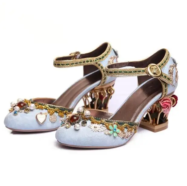 

Vintage Blue Velvet Mary Janes Wedding Shoes Bride Round Toe Gold Metal Decoration Low Square Heels Dress Shoes Ankle Strap