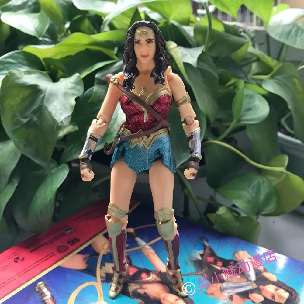 DC COMICS Super Hero Wonder Woman PVC Figure Collectible Model Toy