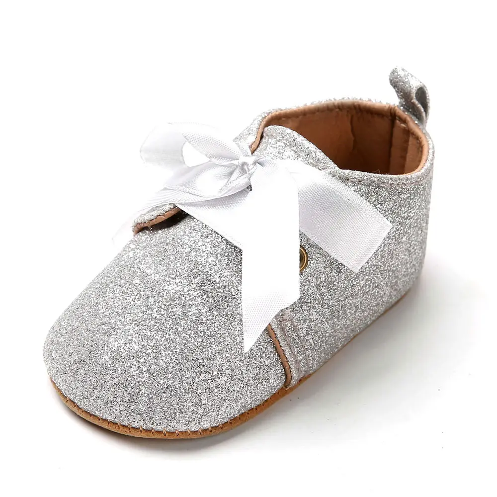 Новинка года; блестящие девичьи кроссовки для маленьких мальчиков; мягкие туфли для младенцев с леопардовым бантом; детская обувь для малышей 0-18 месяцев - Цвет: Серебристый