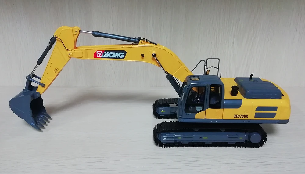 Запуск 1:30 литые под давлением строительные модели XCMG XE370 модель экскаватора, кукла "водитель" в кабине, коллекция, подарок, копия