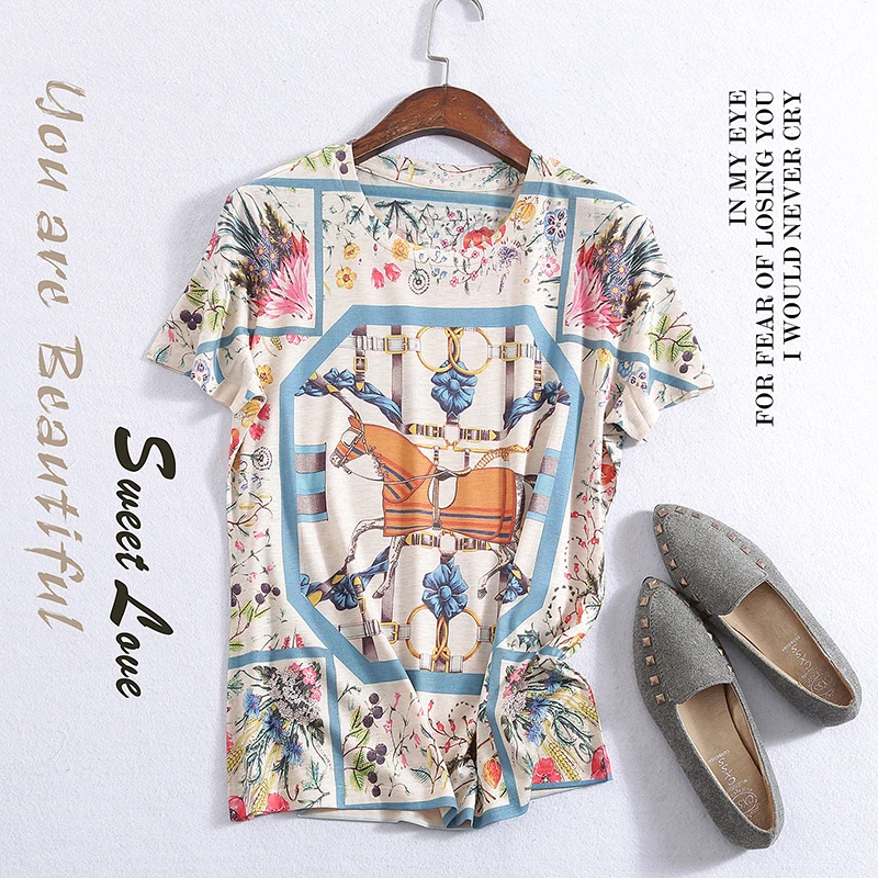 

New graffiti print T shirt with round collar and short sleeve pattern