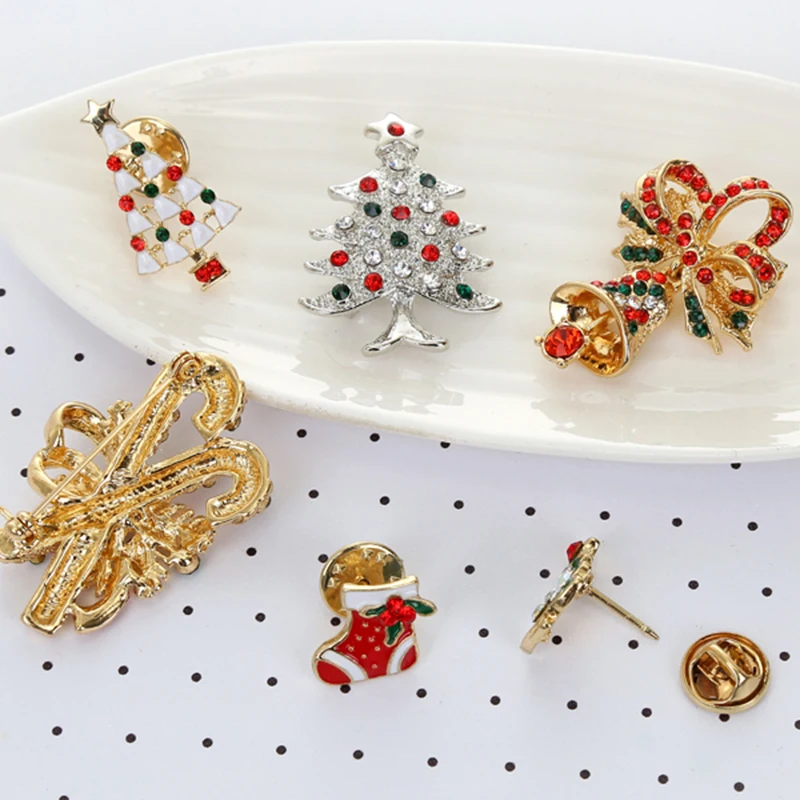 

Exquisite Enamel Brooches Metal Pins Christmas Style Mosaic Rhinestone Accessories For Women Christmas Bijoux Gifts New2019