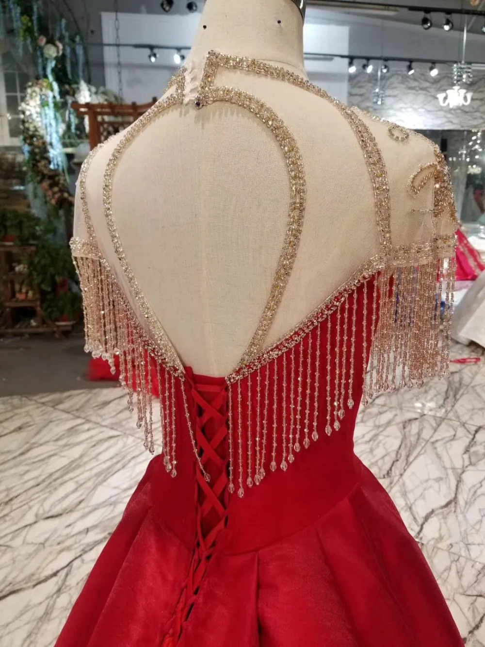 CloverBridal Роскошные Кристаллы кисточки высокого качества красные атласные вечерние платья 2019 Замочная скважина сзади Иллюзия шеи вечернее