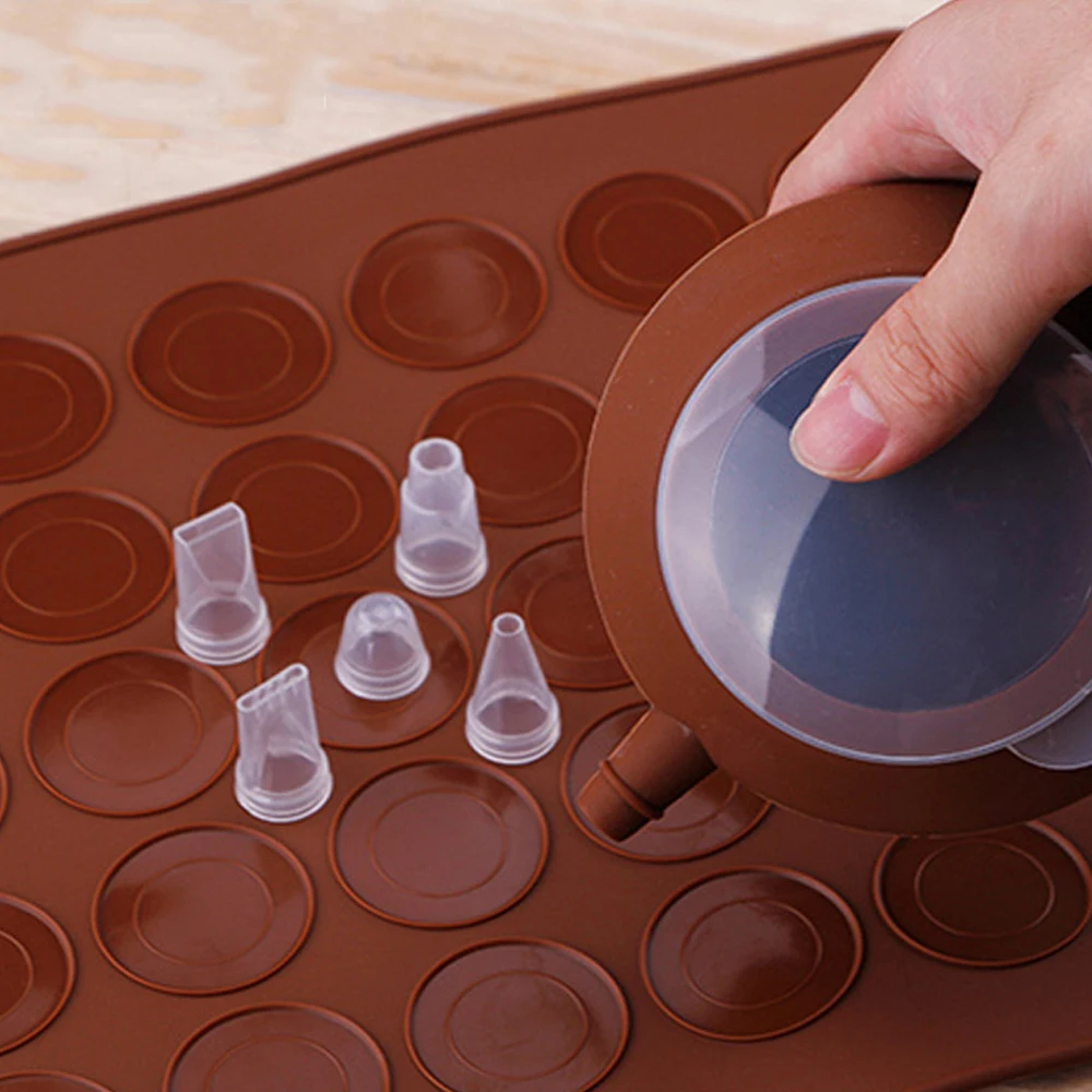 

Silicone Macaron Cake Tools Icing Piping Decorating Pen 4 Nozzles Set Kit Baking Bottle 13.5*11*5.CM Kit Baking Tool Cake Design