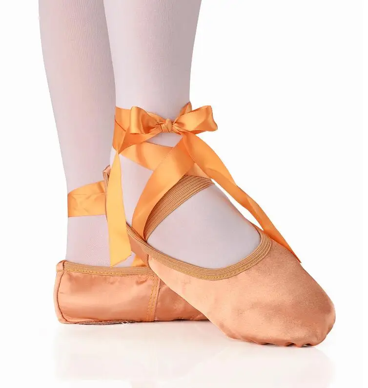 Профессиональные балетки; обувь для девочек и женщин; женские атласные балетки с лентами; детская танцевальная обувь Yogas - Цвет: Коричневый