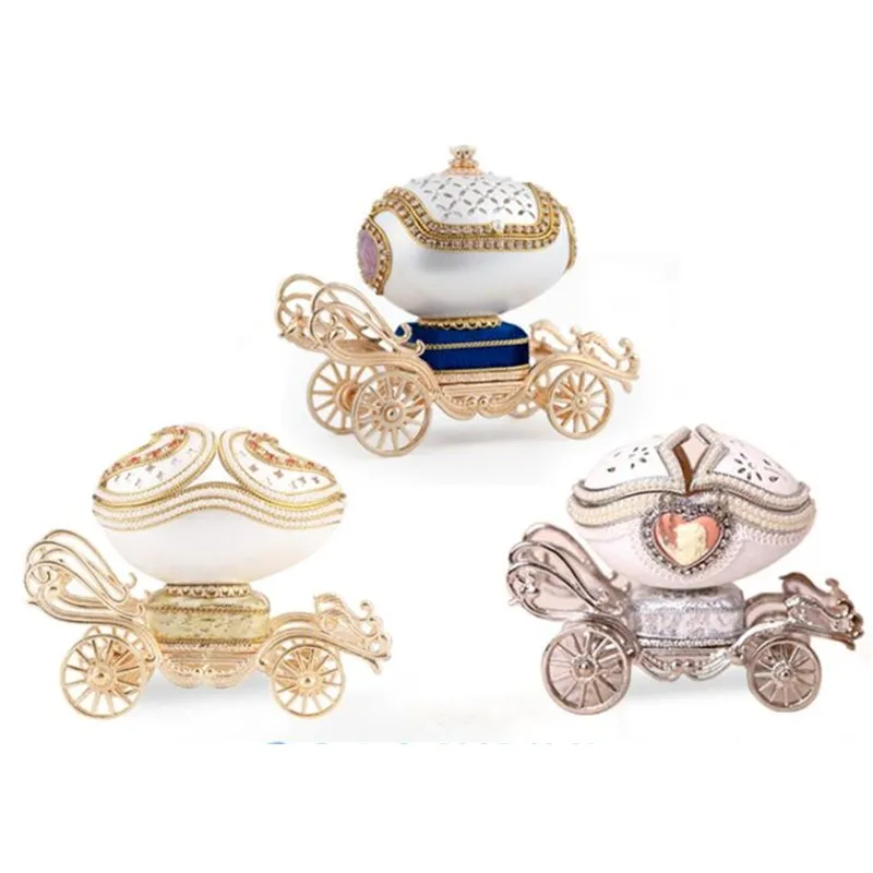 

Loving Heart Royal Family Crystal Horse-drawn Vehicle Egg Decorating Mainspring Music Box Valentine's Day Gift L848