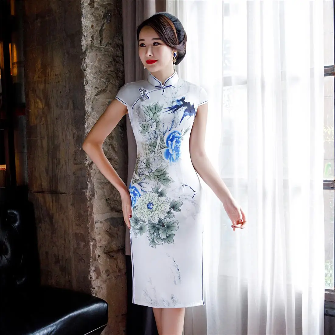 Элегантное женское атласное платье Чонсам с цветочным принтом длинное Qipao Сексуальное вечернее облегающее платье женское с коротким рукавом Vestidos большого размера 4XL - Цвет: White Short