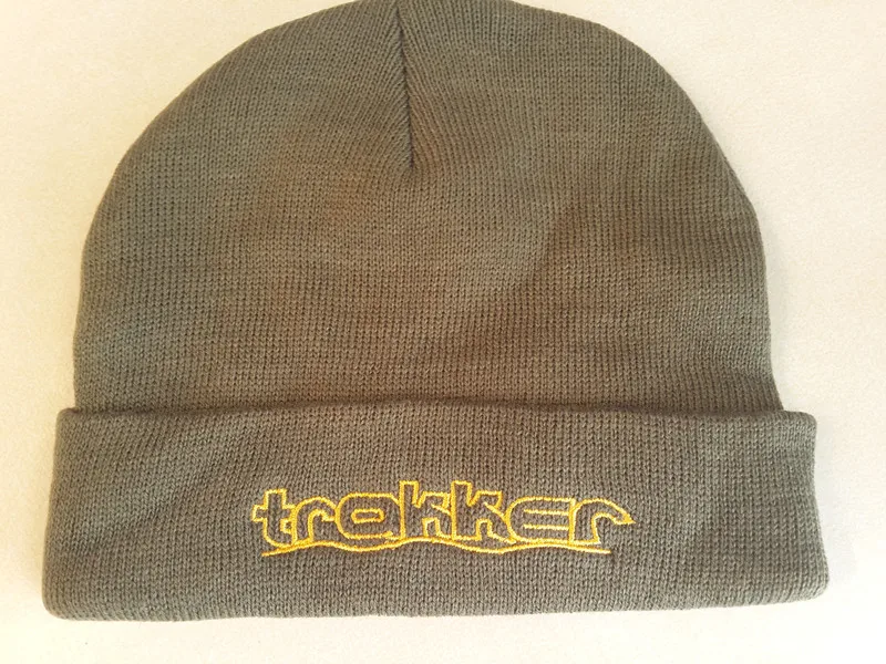 Мультфильм Плюшевый хлопок Серый Вышивка слова trakker вязаная шапка мода хип хоп