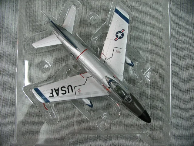 

rare Falcon 1/72 US F-86D Sabre fighter model 1956 aerial shooting game Alloy model collection