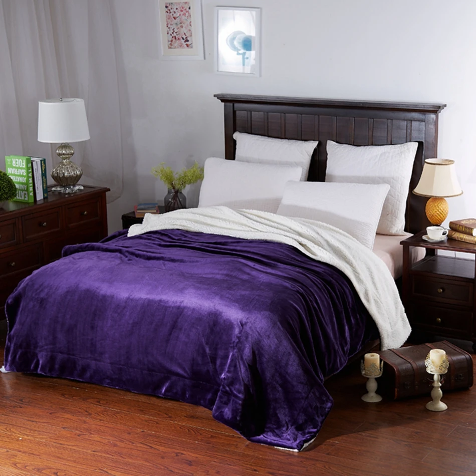 Purple fleece blanket on the bed,solid color throw blanket for autumn