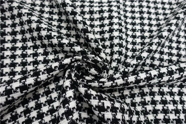 Ткань белая и черная клетка плетенная с сияющей линией хаудстут шаблон цена за 1 метр 59"