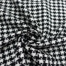 Ткань белая и черная клетка плетенная с сияющей линией хаудстут шаблон цена за 1 метр 59"